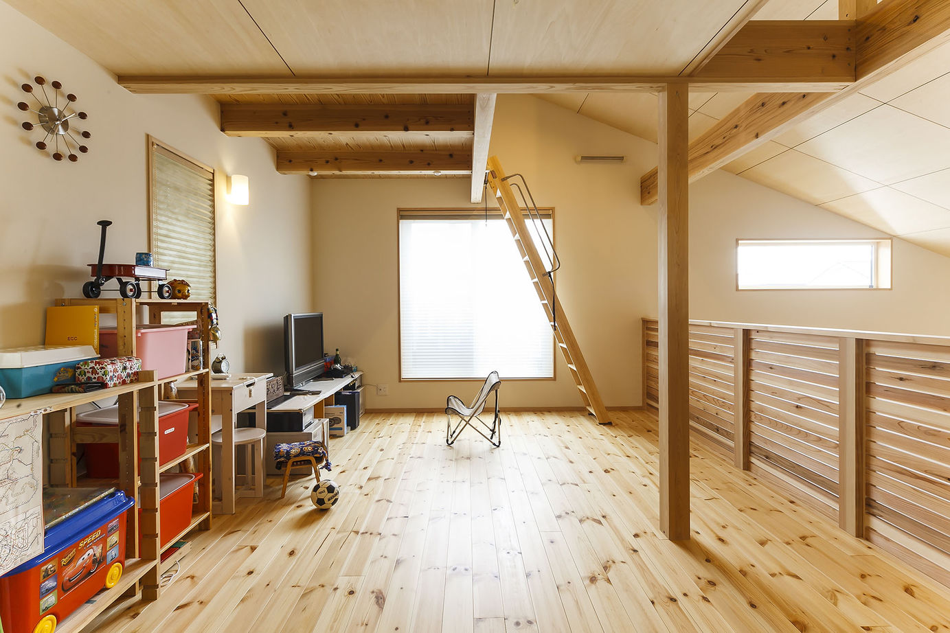 昭栄建設の注文住宅 【加須市/2000万円台/30坪台/平屋風二階建て】天候に左右されない快適さと木の質感とデザインを活かした家の建築実例画像5