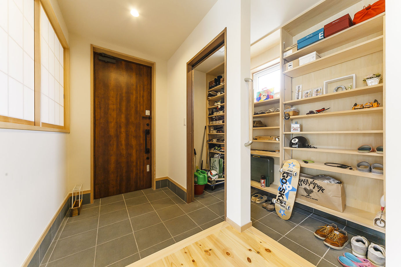 昭栄建設の注文住宅 【加須市/2000万円台/30坪台/平屋風二階建て】天候に左右されない快適さと木の質感とデザインを活かした家の建築実例画像8