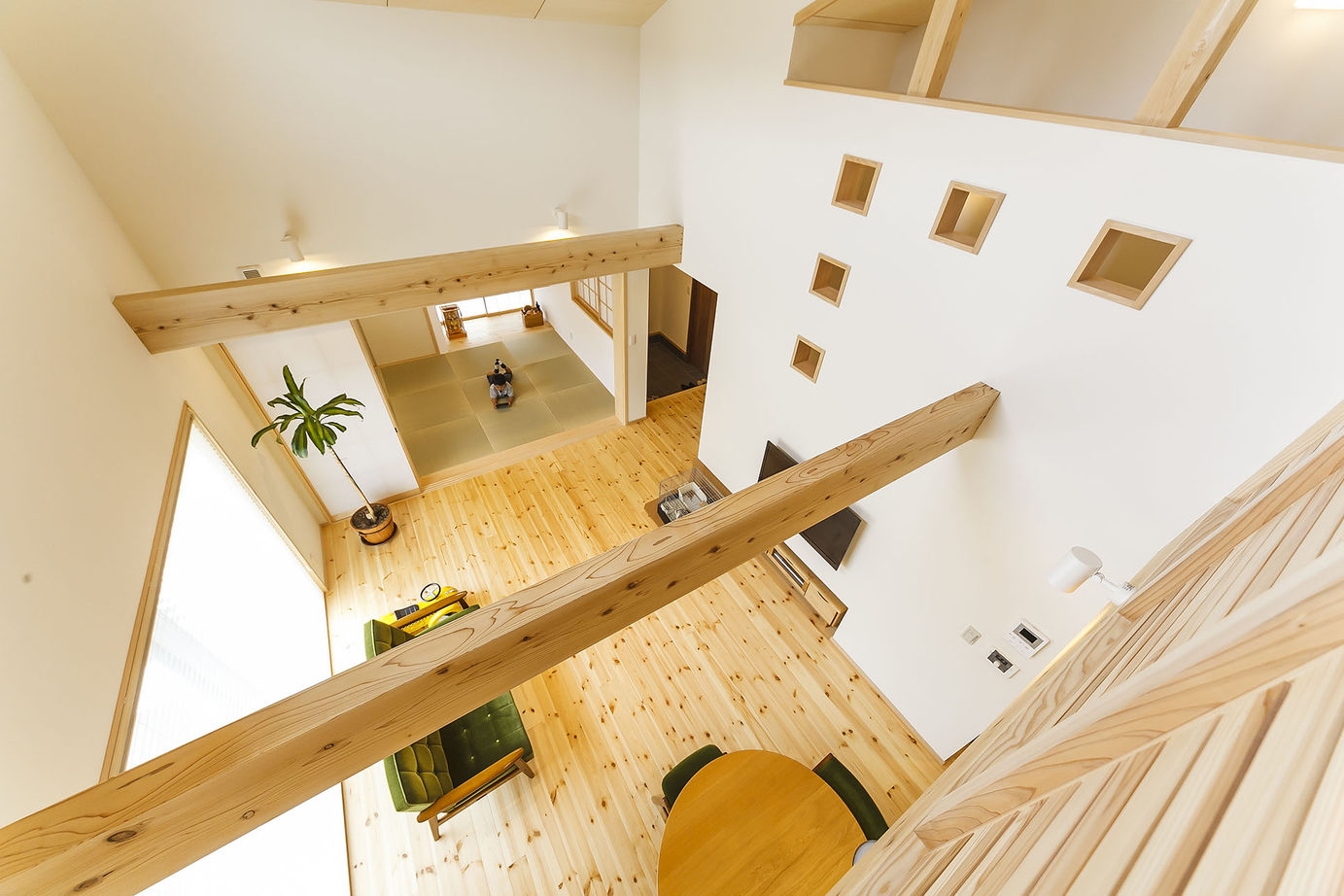 昭栄建設の注文住宅 【加須市/2000万円台/30坪台/平屋風二階建て】天候に左右されない快適さと木の質感とデザインを活かした家の建築実例画像10