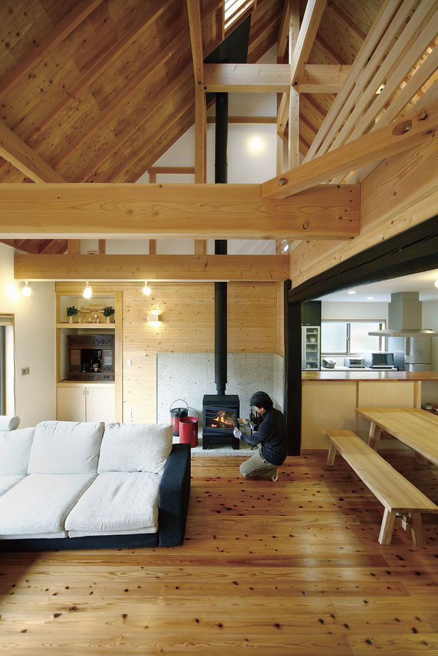 昭栄建設の注文住宅 【群馬県/3000万円台/建て替え/間取り図】薪ストーブと大屋根が印象的な空間を大胆に使う山小屋風の家の建築実例画像2