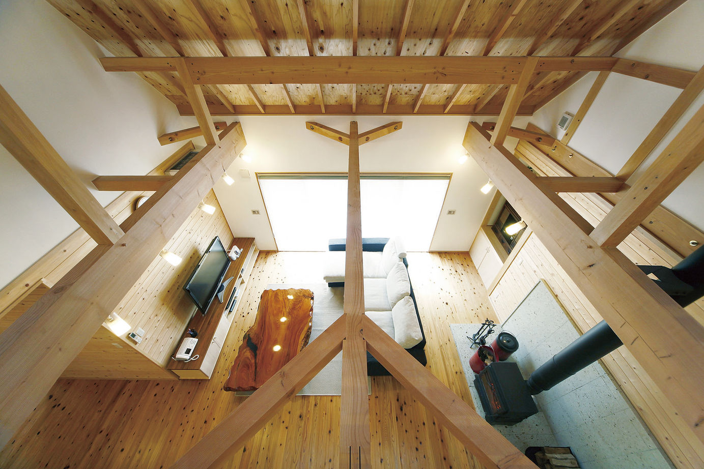 昭栄建設の注文住宅 【群馬県/3000万円台/建て替え/間取り図】薪ストーブと大屋根が印象的な空間を大胆に使う山小屋風の家の建築実例画像4