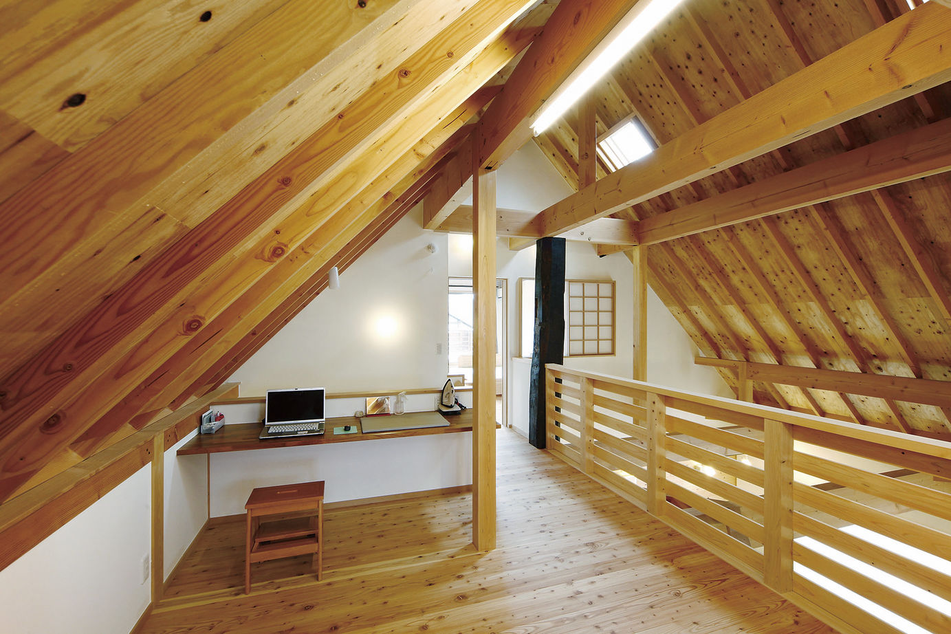 昭栄建設の注文住宅 【群馬県/3000万円台/建て替え/間取り図】薪ストーブと大屋根が印象的な空間を大胆に使う山小屋風の家の建築実例画像6