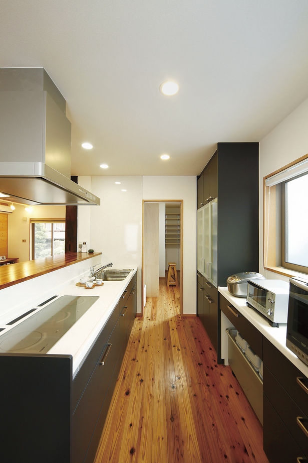 昭栄建設の注文住宅 【群馬県/3000万円台/建て替え/間取り図】薪ストーブと大屋根が印象的な空間を大胆に使う山小屋風の家の建築実例画像8