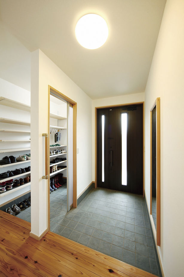 昭栄建設の注文住宅 【群馬県/3000万円台/建て替え/間取り図】薪ストーブと大屋根が印象的な空間を大胆に使う山小屋風の家の建築実例画像9