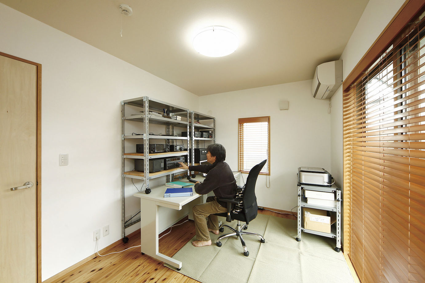 昭栄建設の注文住宅 【群馬県/3000万円台/建て替え/間取り図】薪ストーブと大屋根が印象的な空間を大胆に使う山小屋風の家の建築実例画像10