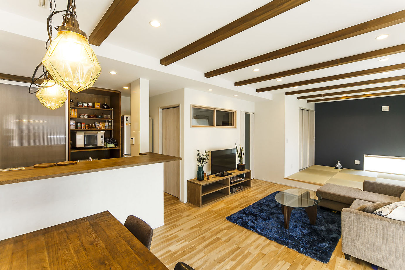 昭栄建設の注文住宅 【川越市/2000万円台/30坪台/間取り有】木を上手に使った、和モダンのおしゃれな家に満足の建築実例画像2