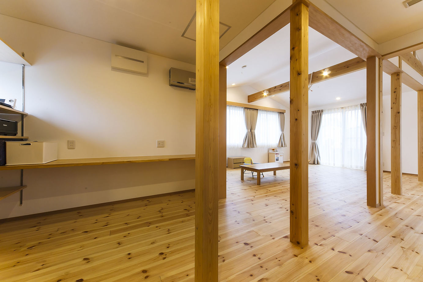 昭栄建設の注文住宅 【越谷市/2000万円台/30坪台】平屋のビルトインガレージハウス。ナチュラル志向の家族が選んだ無垢の家の建築実例画像8