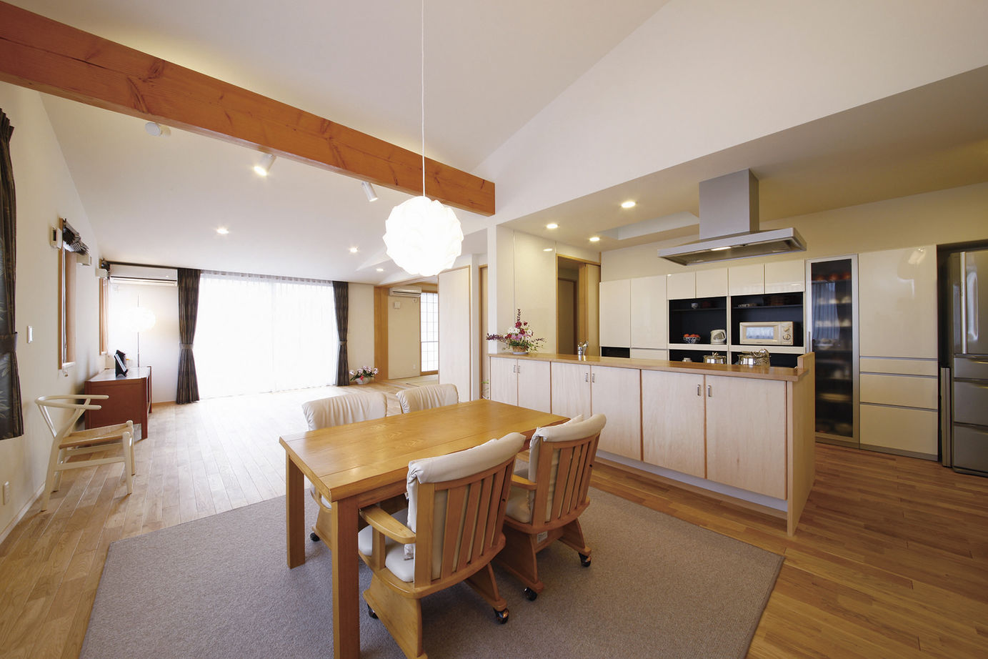 昭栄建設の注文住宅 【栃木県/2000万円台/40坪台】まるで料亭のような「平屋和モダン」の佇まい。美しく丹精された庭のある家の建築実例画像3