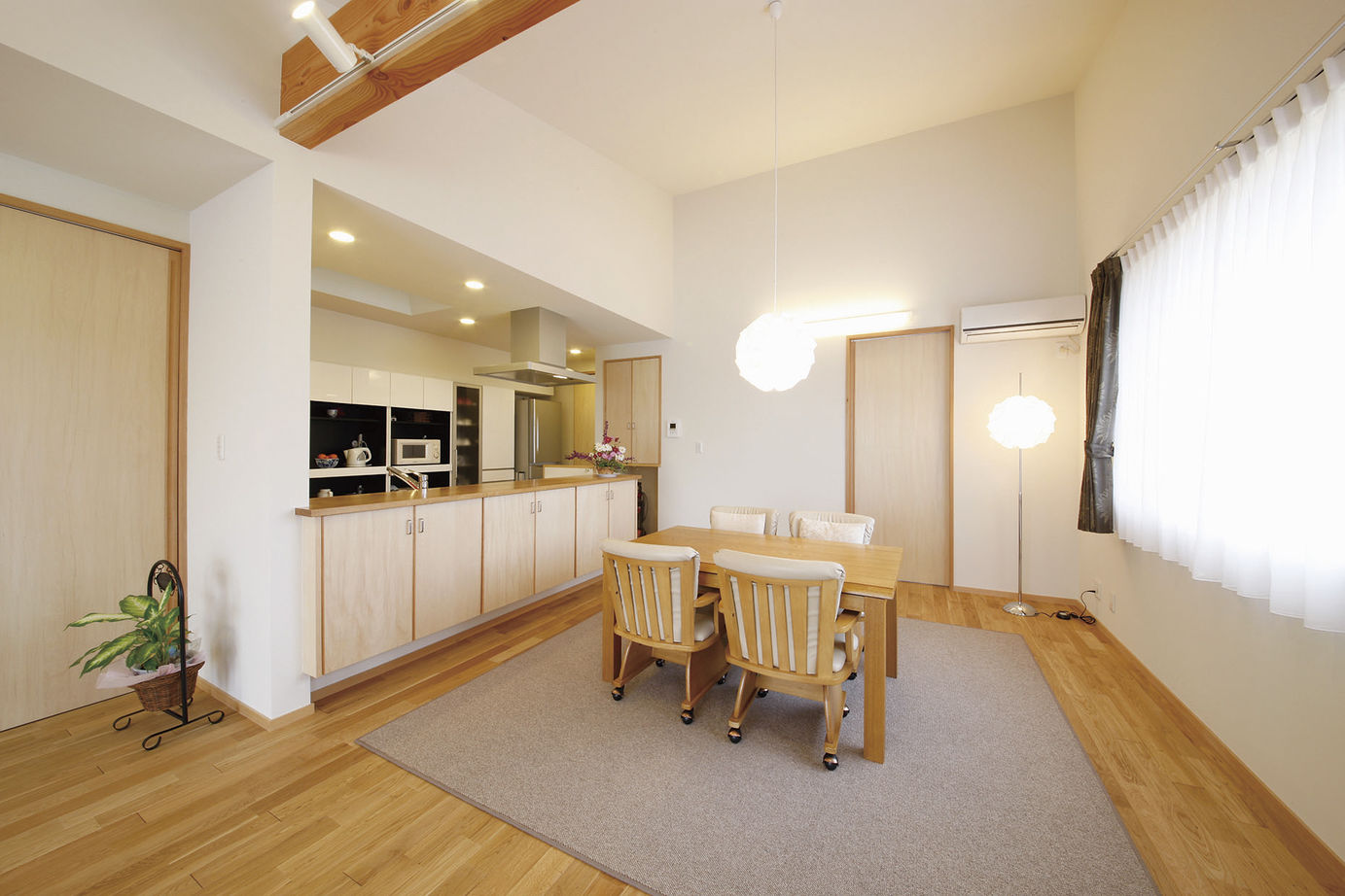 昭栄建設の注文住宅 【栃木県/2000万円台/40坪台】まるで料亭のような「平屋和モダン」の佇まい。美しく丹精された庭のある家の建築実例画像4