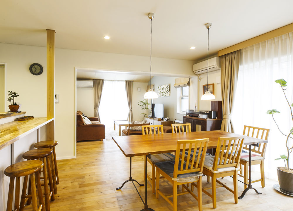 昭栄建設の注文住宅 【2000～2500万円/35坪】自然素材を使ったカフェ風のリビング。無垢材の床が素足に心地よい住まいの建築実例画像3