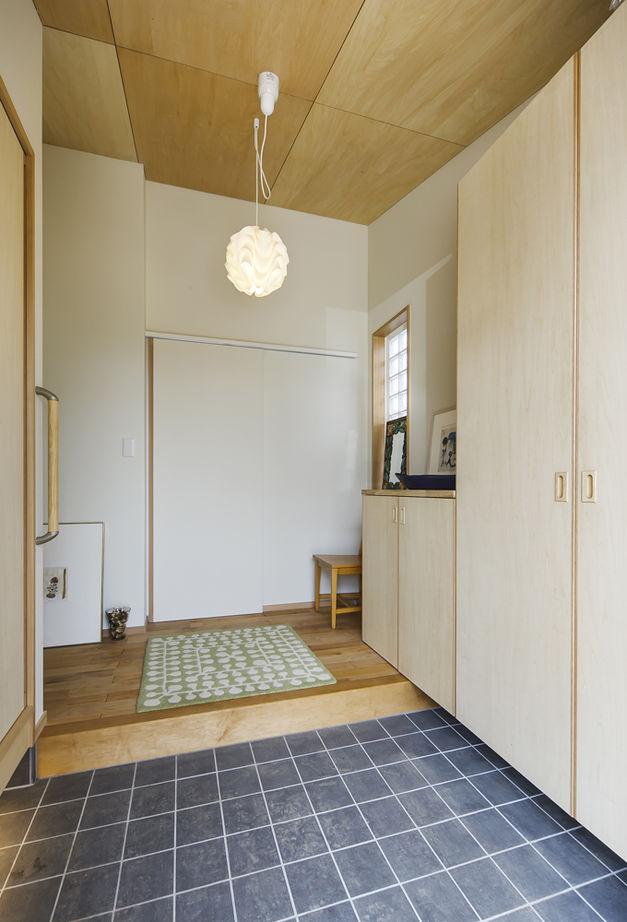 昭栄建設の注文住宅 【2000～2500万円/35坪】自然素材を使ったカフェ風のリビング。無垢材の床が素足に心地よい住まいの建築実例画像5