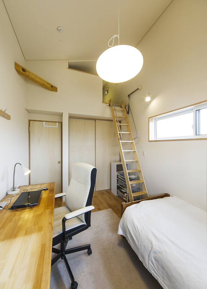 昭栄建設の注文住宅 【2000～2500万円/35坪】自然素材を使ったカフェ風のリビング。無垢材の床が素足に心地よい住まいの建築実例画像6