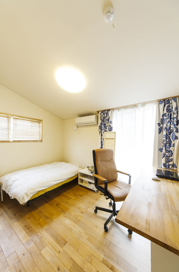 昭栄建設の注文住宅 【2000～2500万円/35坪】自然素材を使ったカフェ風のリビング。無垢材の床が素足に心地よい住まいの建築実例画像7