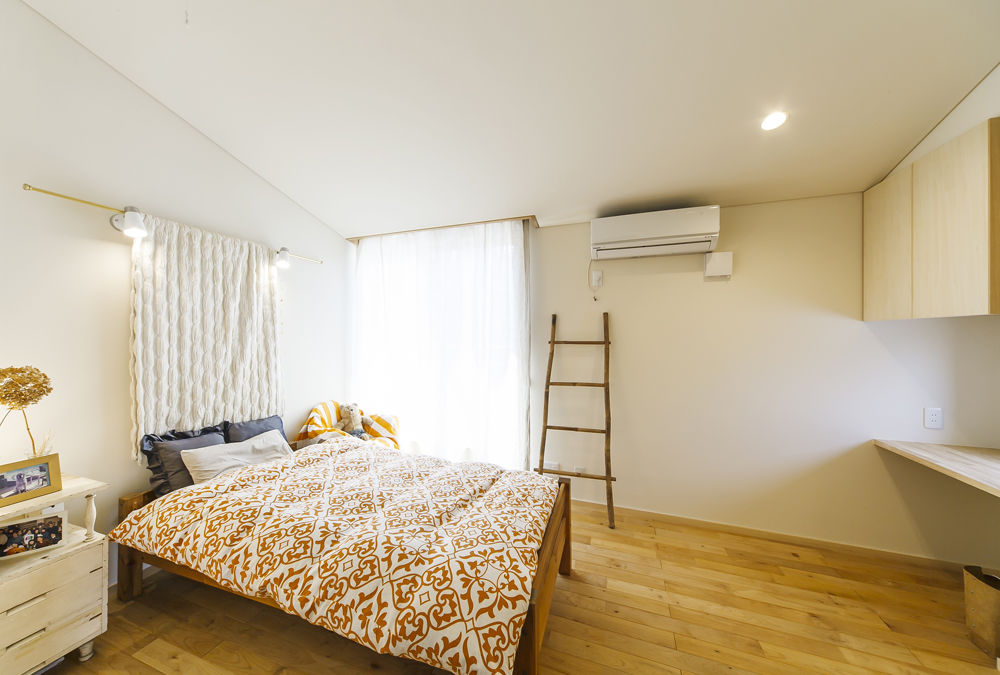 昭栄建設の注文住宅 【2000～2500万円/35坪】自然素材を使ったカフェ風のリビング。無垢材の床が素足に心地よい住まいの建築実例画像8