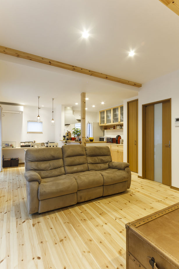 昭栄建設の注文住宅 【上尾市/1000万円台/20坪台】壁の無垢が美しい温かみある空間に季節問わず素足で寛げる自然素材の家の建築実例画像7