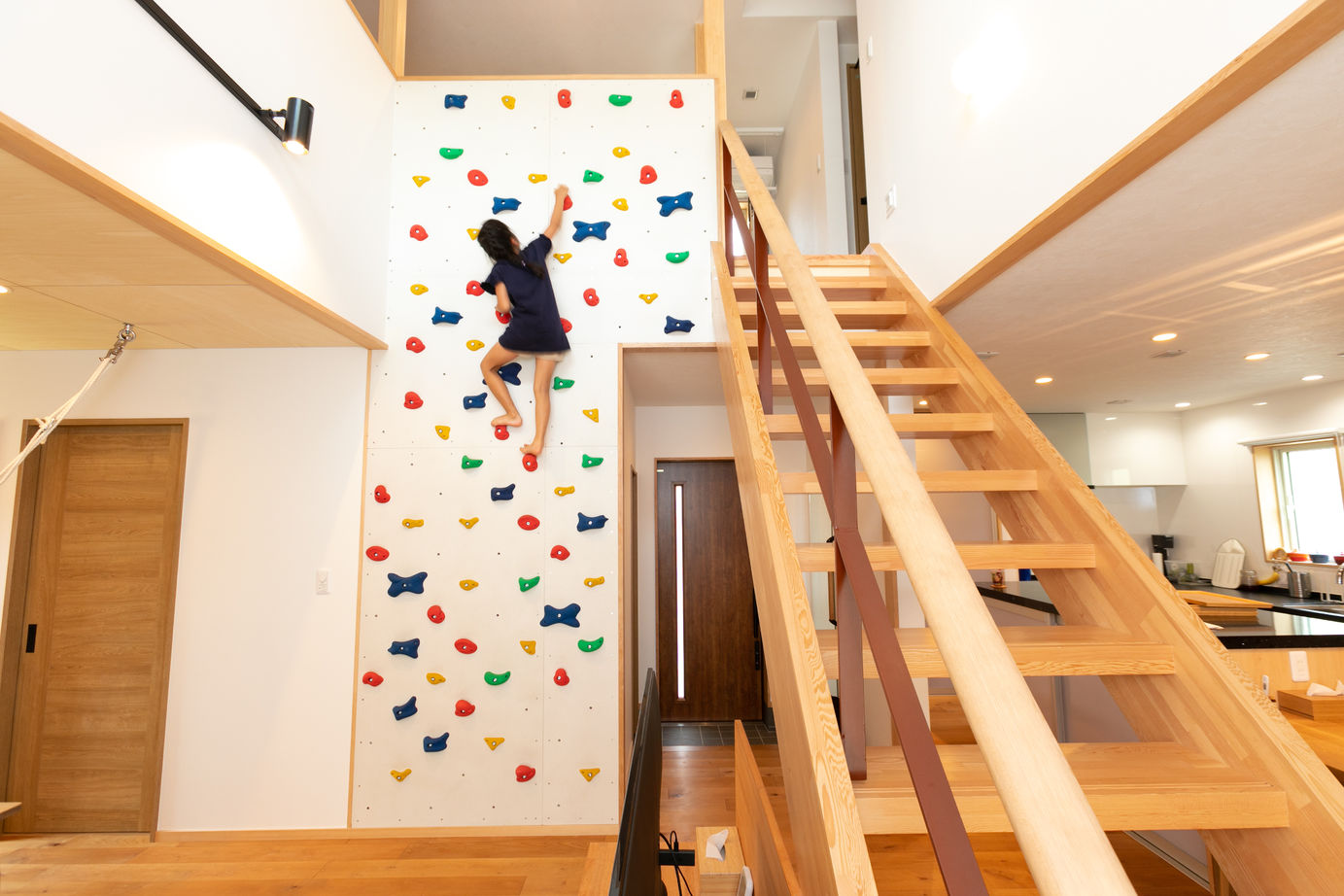 昭栄建設の注文住宅 【埼玉県/30坪台/ボルダリング/間取り図】家時間を楽しむアイデア満載な空間に自然と顔があい会話が弾む家の建築実例画像1