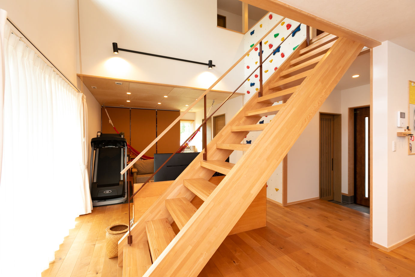 昭栄建設の注文住宅 【埼玉県/30坪台/ボルダリング/間取り図】家時間を楽しむアイデア満載な空間に自然と顔があい会話が弾む家の建築実例画像6