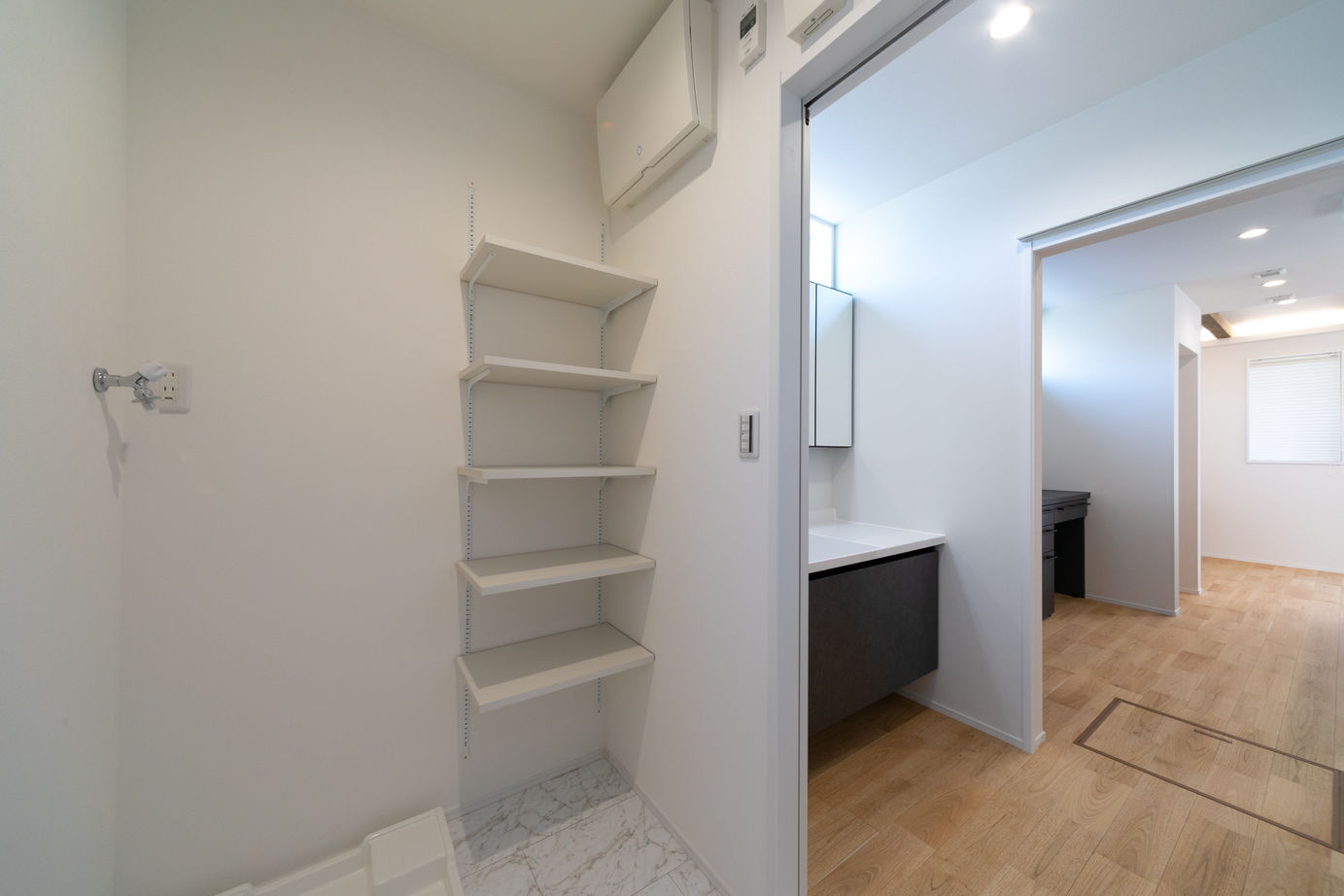 昭栄建設の注文住宅 【川口市/2000万円台/30坪台】行き届く子育て目線の設計に住環境を考えたデザインと機能性がつまった家の建築実例画像13