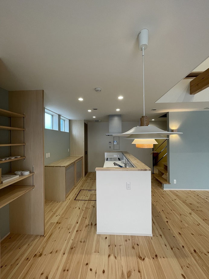 昭栄建設の注文住宅 【鴻巣市/30坪台/吹抜け】安心の構造や性能とやさしい色合いが引き立つ平屋風二階建てのアメリカンハウスの建築実例画像3