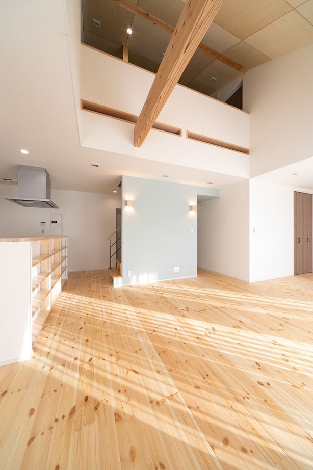 昭栄建設の注文住宅 【鴻巣市/30坪台/吹抜け】安心の構造や性能とやさしい色合いが引き立つ平屋風二階建てのアメリカンハウスの建築実例画像5