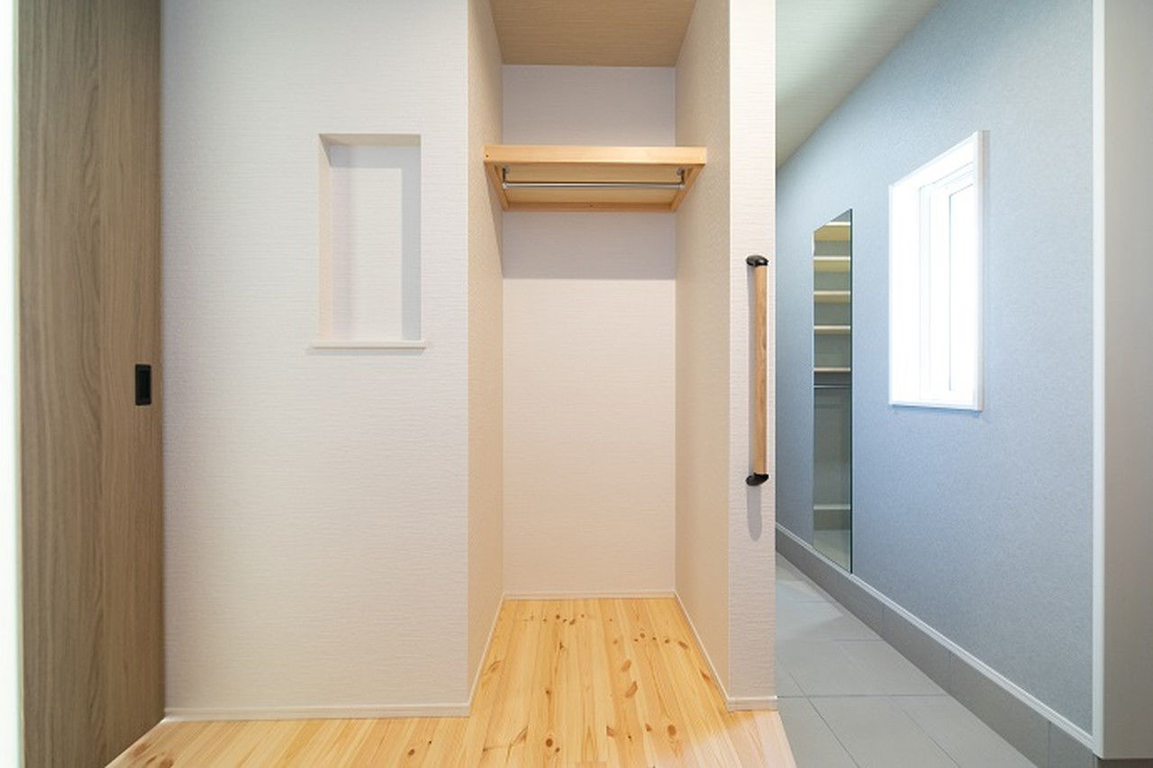 昭栄建設の注文住宅 【鴻巣市/30坪台/吹抜け】安心の構造や性能とやさしい色合いが引き立つ平屋風二階建てのアメリカンハウスの建築実例画像9