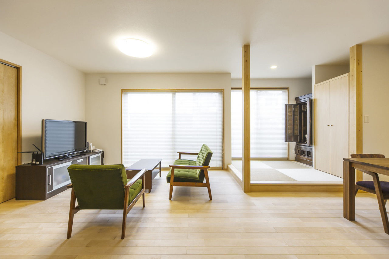 昭栄建設の注文住宅 【志木市/セカンドリビング/書斎】将来を考えた素材や工夫に敷地条件をクリアして建てる同居型二世帯住宅の建築実例画像2