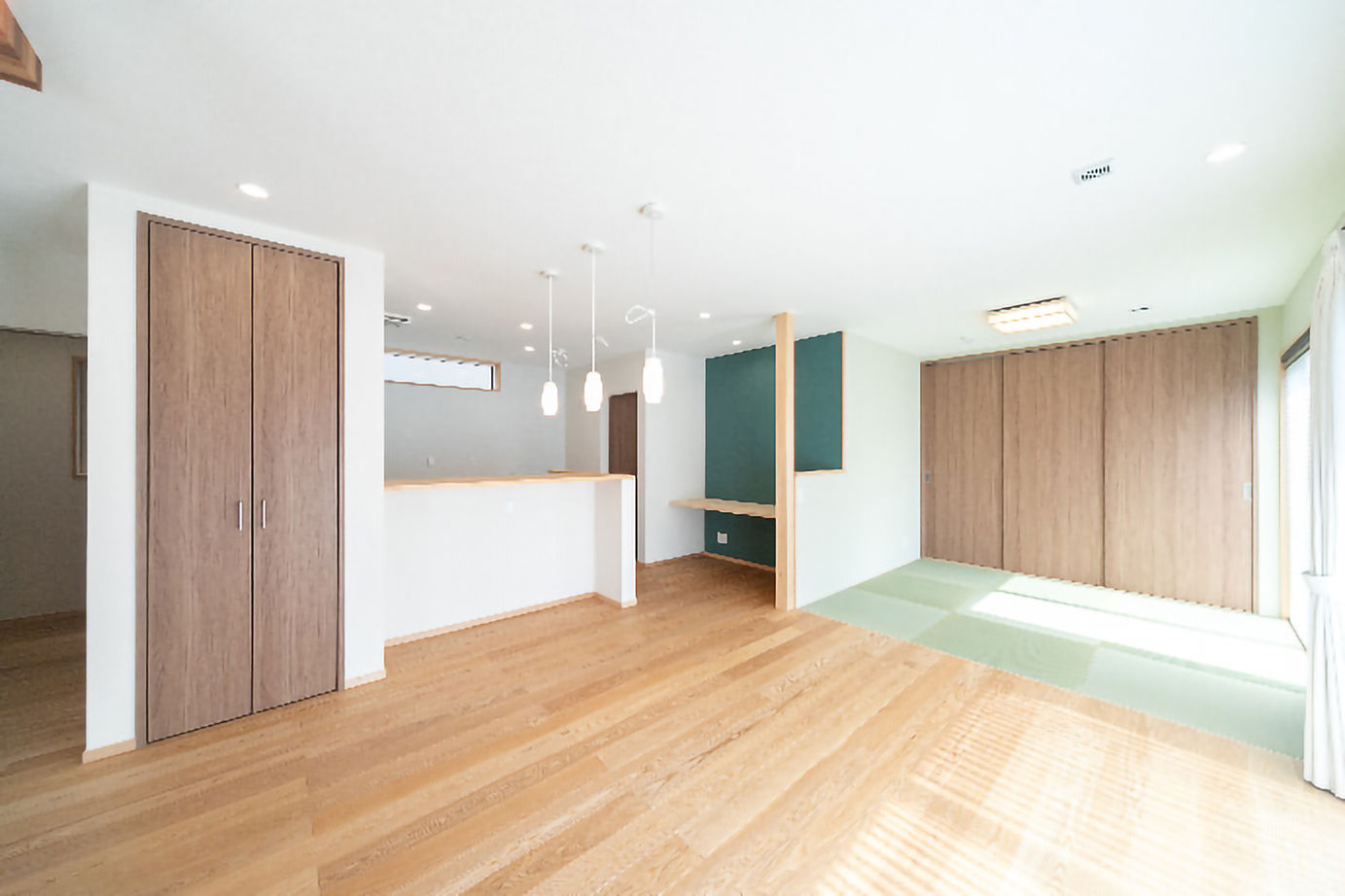 昭栄建設の注文住宅 【さいたま市/30坪台】キッチンを中心に流れるような家事動線を形にした、スキップフロアの住まいの建築実例画像7