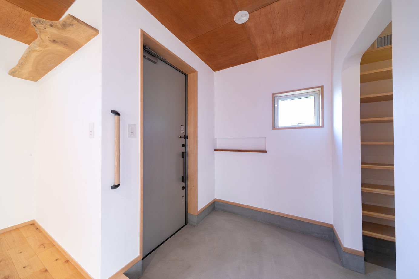 昭栄建設の注文住宅 【蓮田市/2000万円台/30坪台/間取り有】緑を採り込んだパッシブハウス。木を使い丁寧に造作した住空間の建築実例画像7