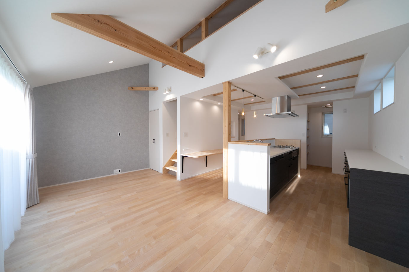 昭栄建設の注文住宅 【蕨市/2000万円台/20坪台】都市部の限られた敷地を最大限に活用。2階LDK＋ロフトで明るく伸びやかにの建築実例画像1