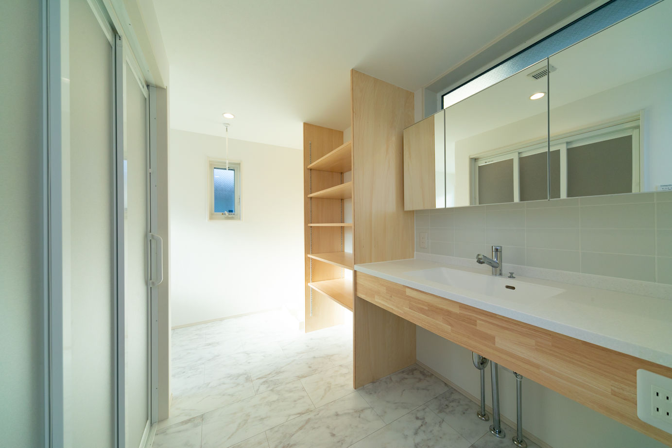 昭栄建設の注文住宅 【蕨市/2000万円台/20坪台】都市部の限られた敷地を最大限に活用。2階LDK＋ロフトで明るく伸びやかにの建築実例画像7