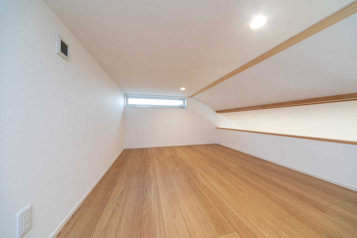 昭栄建設の注文住宅 【蕨市/2000万円台/20坪台】都市部の限られた敷地を最大限に活用。2階LDK＋ロフトで明るく伸びやかにの建築実例画像9