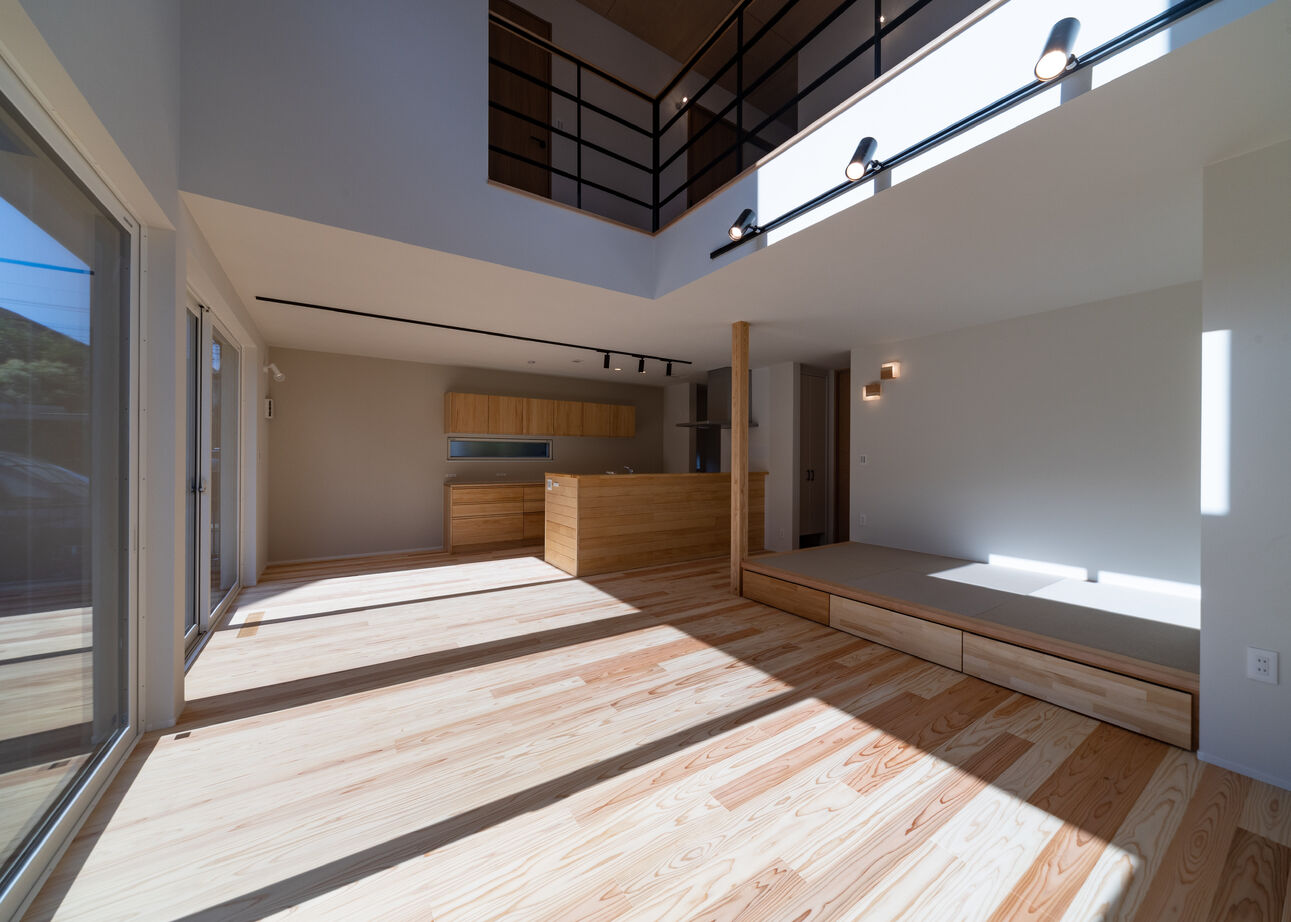 昭栄建設の注文住宅 【さいたま市/2000万円台/30坪台】パッシブ設計の木を使った造作の住空間が、穏やかな時間を紡ぐの建築実例画像1