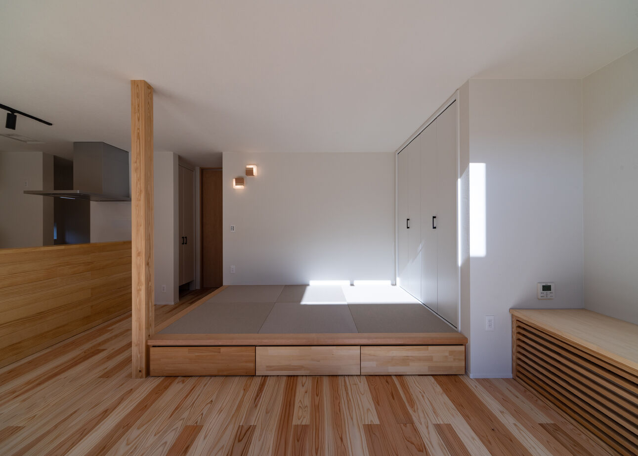 昭栄建設の注文住宅 【さいたま市/2000万円台/30坪台】パッシブ設計の木を使った造作の住空間が、穏やかな時間を紡ぐの建築実例画像2