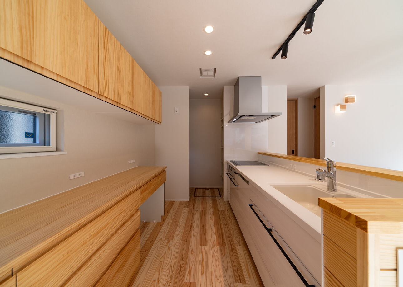 昭栄建設の注文住宅 【さいたま市/2000万円台/30坪台】パッシブ設計の木を使った造作の住空間が、穏やかな時間を紡ぐの建築実例画像3