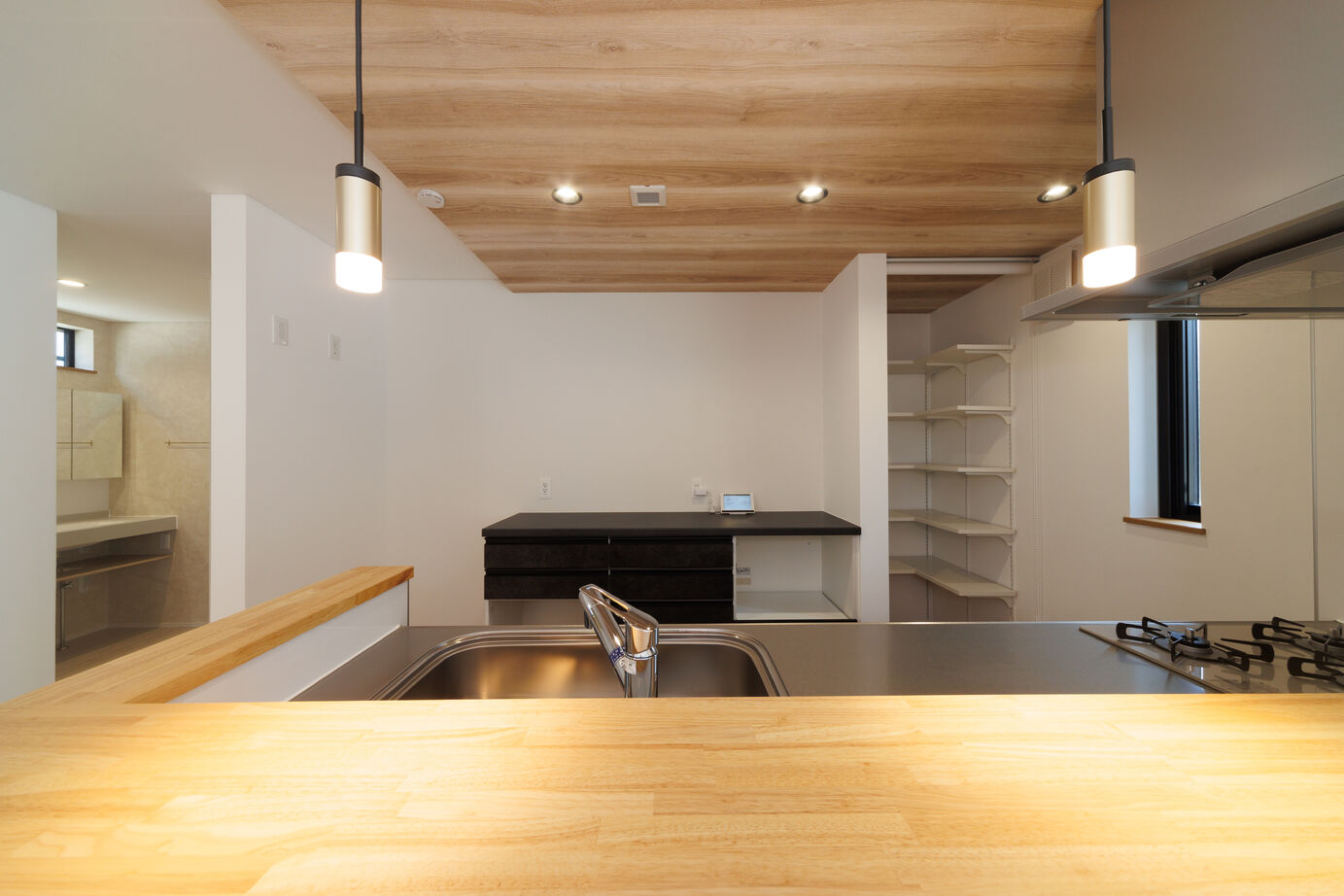 昭栄建設の注文住宅 【さいたま市/3000万円台/30坪台】ほど良い木の質感の空間に、先進の技術が詰まった和モダンの家の建築実例画像5