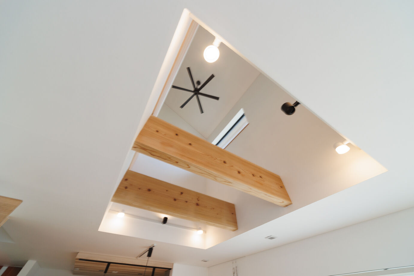 昭栄建設の注文住宅 【さいたま市/3000万円台/30坪台】ほど良い木の質感の空間に、先進の技術が詰まった和モダンの家の建築実例画像10