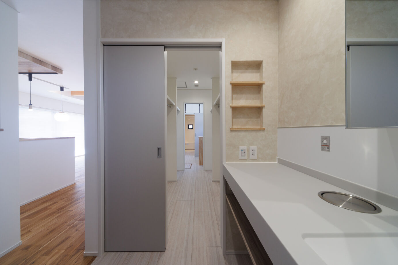 昭栄建設の注文住宅 【さいたま市/3000万円台/30坪台】ほど良い木の質感の空間に、先進の技術が詰まった和モダンの家の建築実例画像11