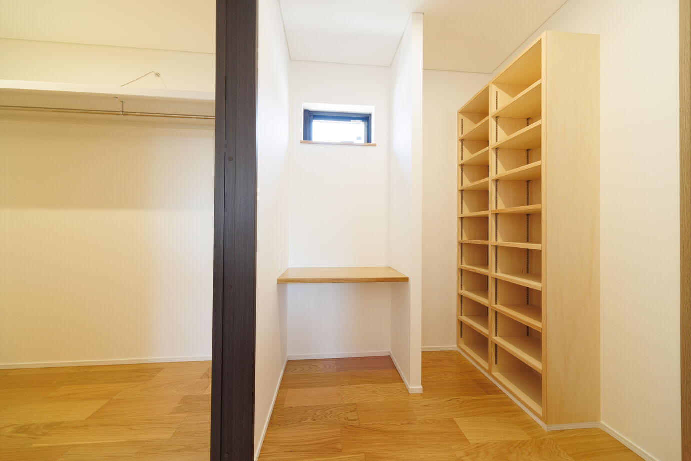 昭栄建設の注文住宅 【さいたま市/3000万円台/30坪台】ほど良い木の質感の空間に、先進の技術が詰まった和モダンの家の建築実例画像14