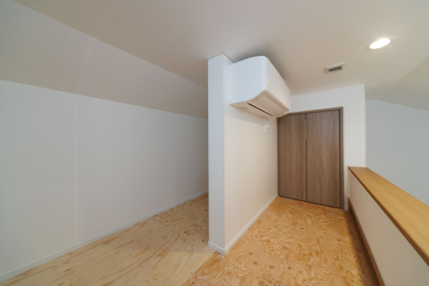 昭栄建設の注文住宅 【さいたま市/3000万円台/30坪台】ほど良い木の質感の空間に、先進の技術が詰まった和モダンの家の建築実例画像18