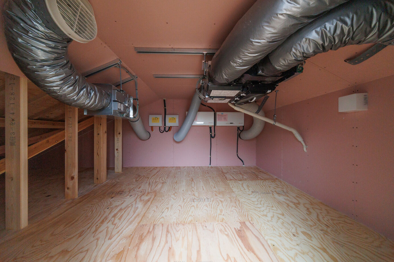 昭栄建設の注文住宅 【さいたま市/3000万円台/30坪台】ほど良い木の質感の空間に、先進の技術が詰まった和モダンの家の建築実例画像19