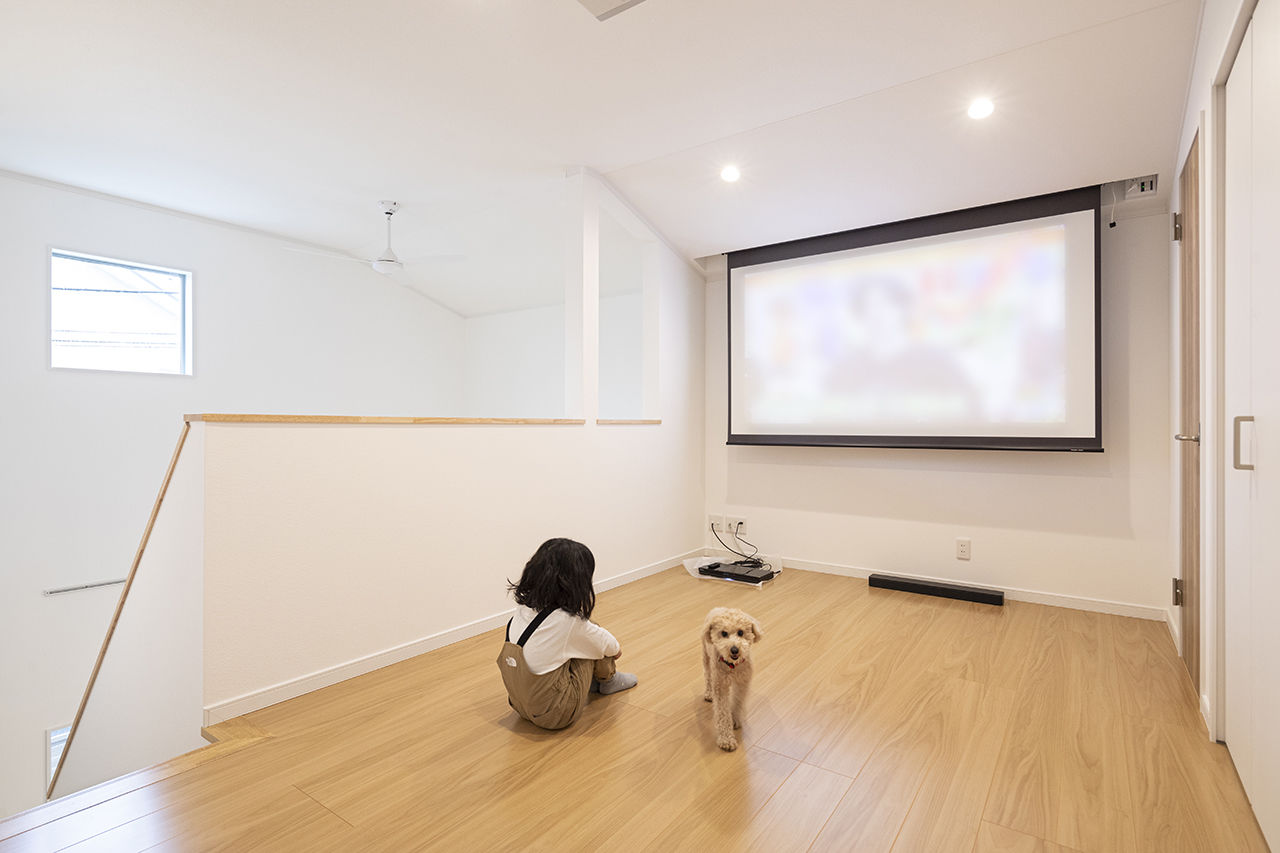 【相模原・八王子・日野】ハタノ木材 【2000万円台／吹抜／家事動線／収納充実／間取図有】ウッドデッキ&ホームシアターで家族を楽しむ!の建築実例画像3