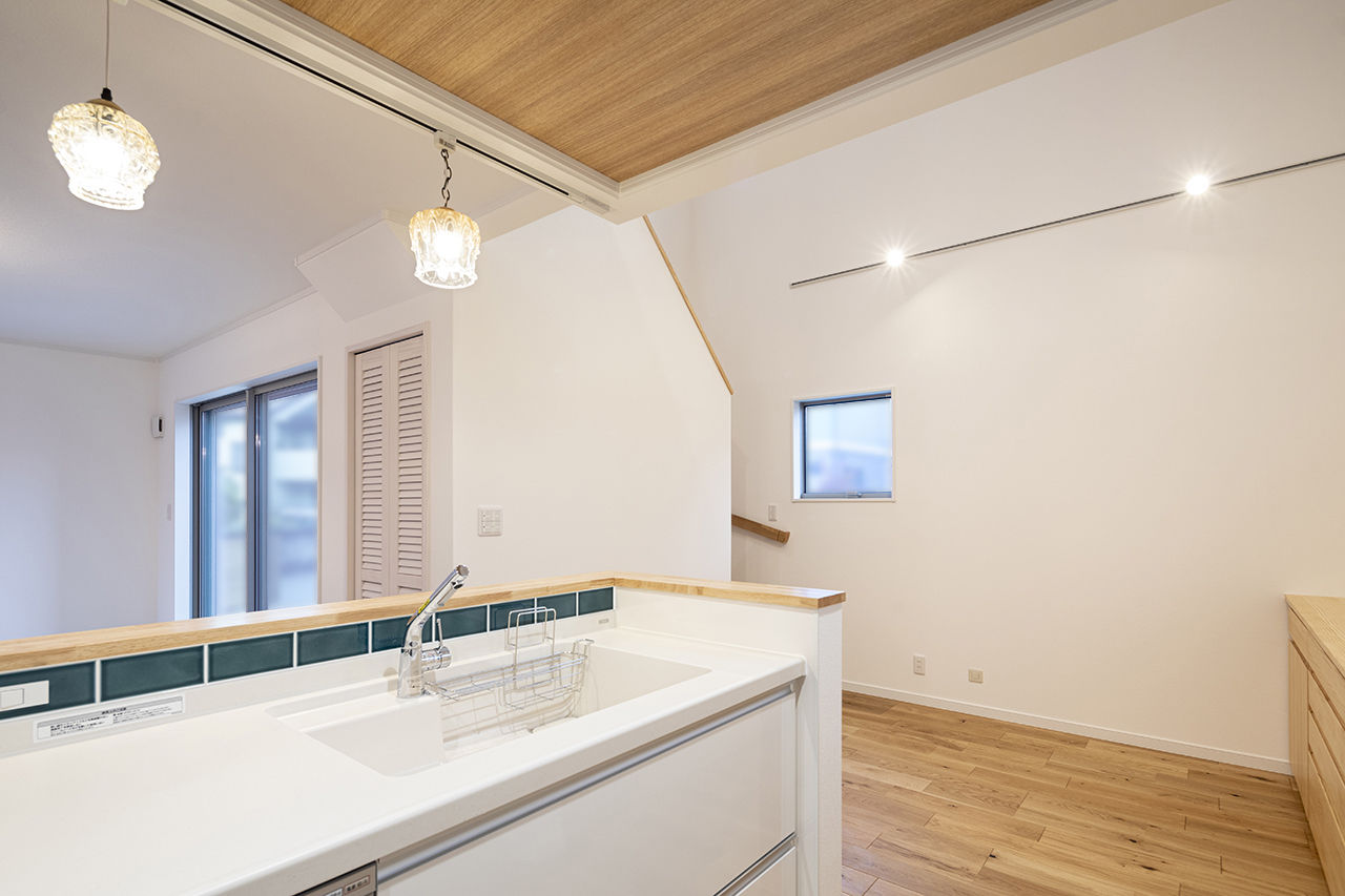 【相模原・八王子・日野】ハタノ木材 【2000万円台／吹抜／家事動線／収納充実／間取図有】ウッドデッキ&ホームシアターで家族を楽しむ!の建築実例画像4