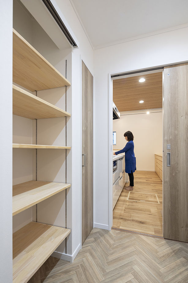 【相模原・八王子・日野】ハタノ木材 【2000万円台／吹抜／家事動線／収納充実／間取図有】ウッドデッキ&ホームシアターで家族を楽しむ!の建築実例画像6