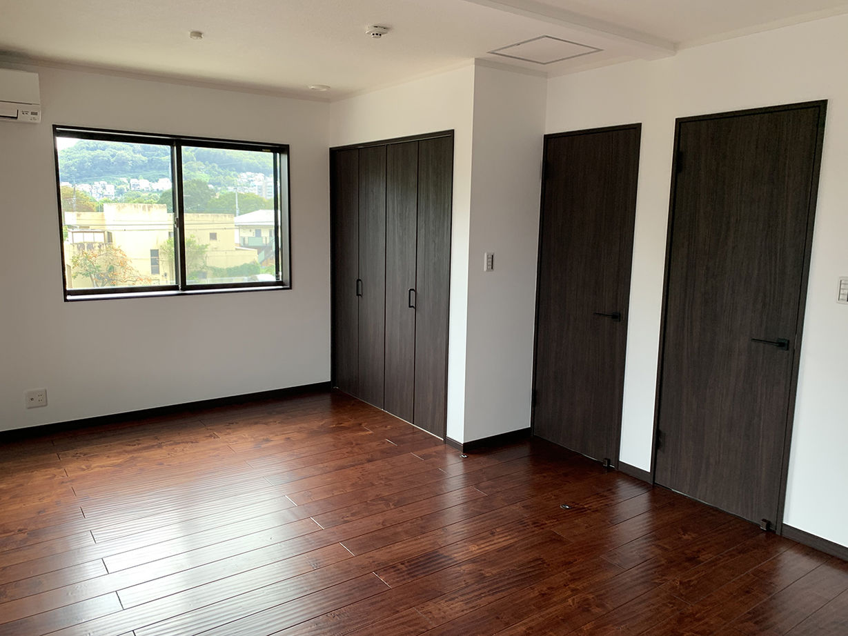 【相模原・八王子・日野】ハタノ木材 【2500万円～2999万円台／吹抜／高断熱】キッチンの上に陽光広がる大空間。家族の気配を感じるくつろぎの家の建築実例画像9