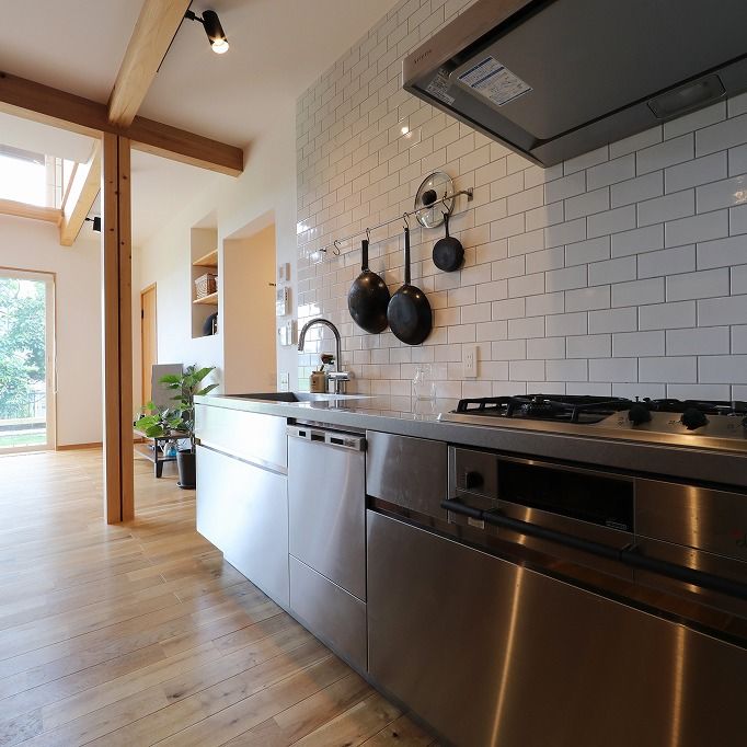 参建 <間取り図有>大開口窓やウッドデッキで広々LDK。価格・デザイン・性能を備えたシンプルナチュラルなZEH住宅の建築実例画像4