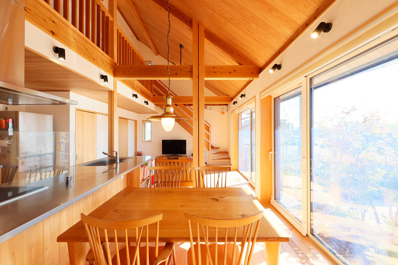 参建 【高性能×平屋風｜間取り有】真冬でも家の中はポカポカ。自然の中の心地よさを叶えた天然木の高性能住宅の建築実例画像1
