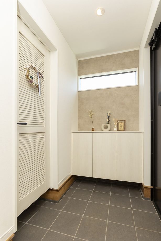 「ゆとりある木の家」　マヤ建設 【2,300万円/間取有/36坪/ガルバニウム外壁】機能的な横並びキッチン。無垢の床材の質感を活かした木の家。の建築実例画像12