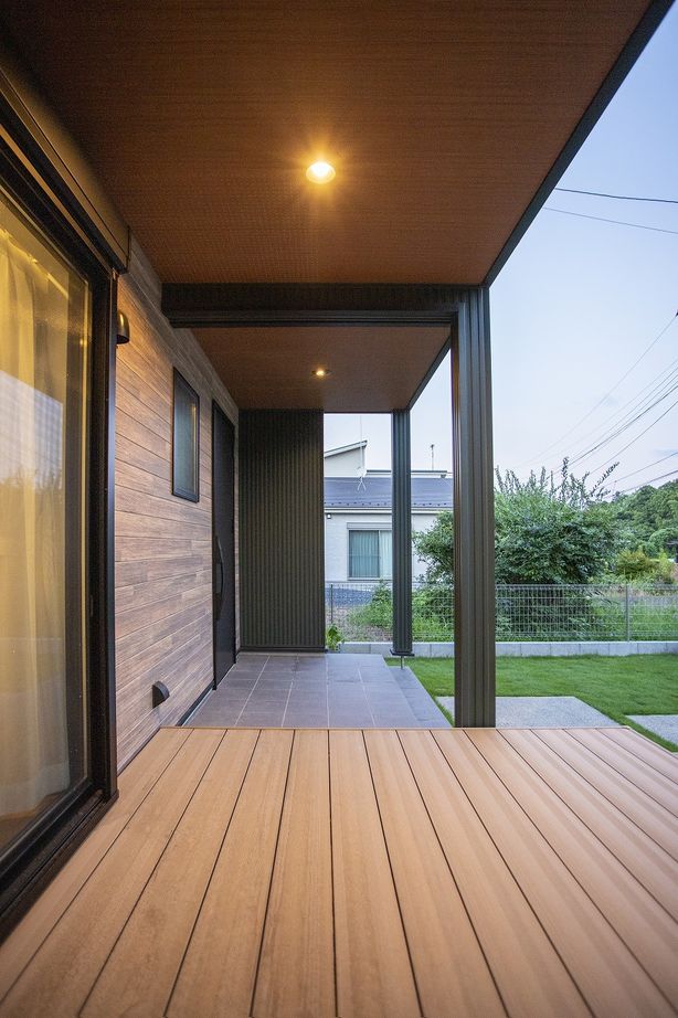 「ゆとりある木の家」　マヤ建設 【2,300万円/間取有/36坪/ガルバニウム外壁】機能的な横並びキッチン。無垢の床材の質感を活かした木の家。の建築実例画像14