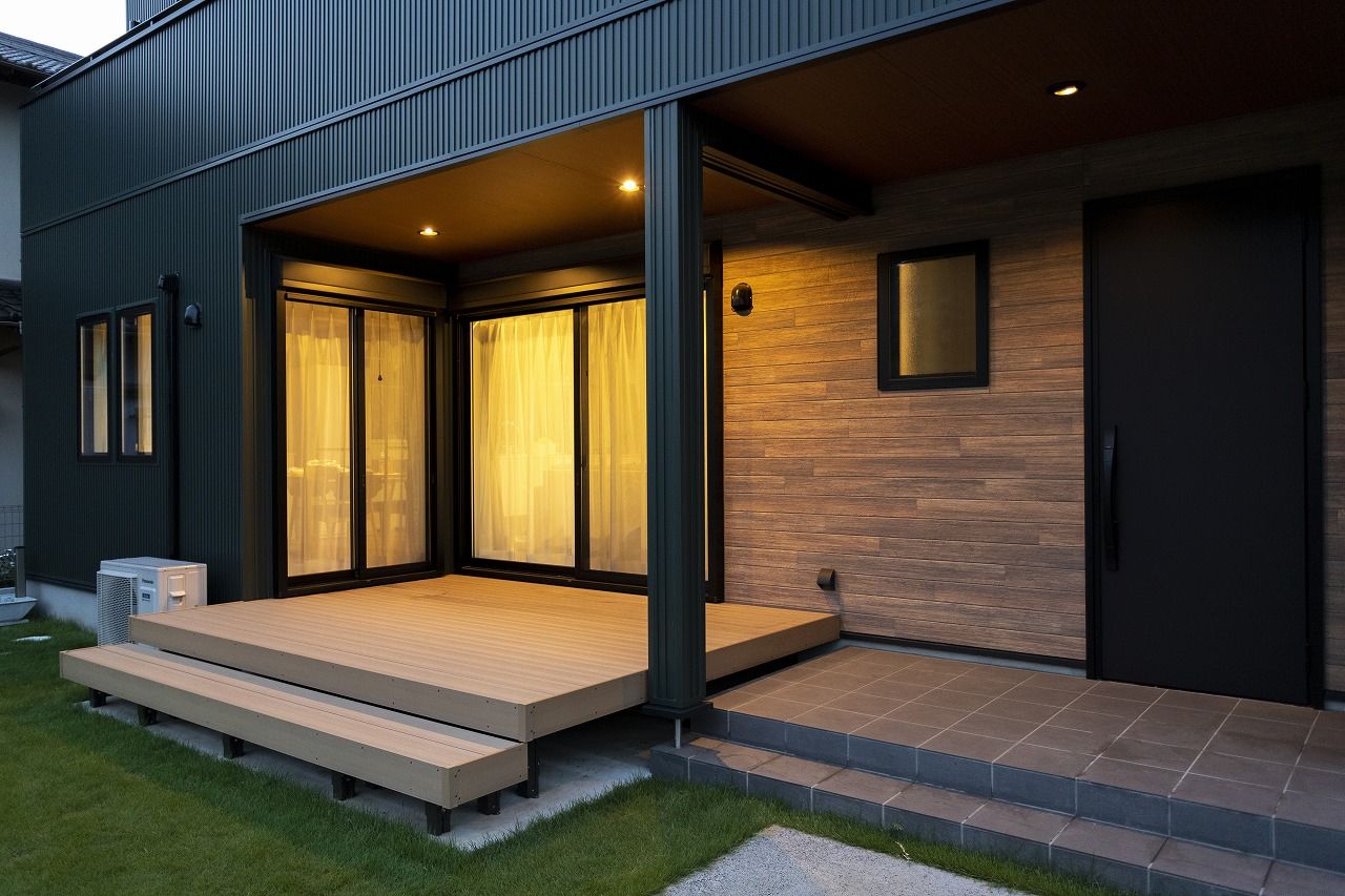 「ゆとりある木の家」　マヤ建設 【2,300万円/間取有/36坪/ガルバニウム外壁】機能的な横並びキッチン。無垢の床材の質感を活かした木の家。の建築実例画像15