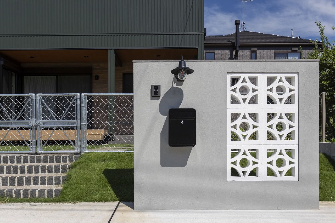 「ゆとりある木の家」　マヤ建設 【2,300万円/間取有/36坪/ガルバニウム外壁】機能的な横並びキッチン。無垢の床材の質感を活かした木の家。の建築実例画像17